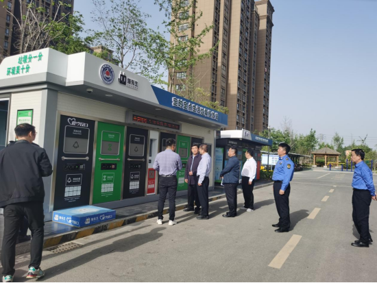 華展貓先生，智能垃圾分類設(shè)備廠家，定時定點生活垃圾投放點