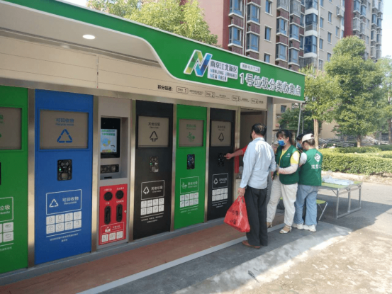 貓先生垃圾分類，垃圾分類設(shè)備，垃圾分類照片