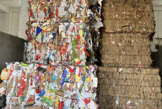 貓先生再生資源回收，智能廢品回收箱，垃圾回收柜