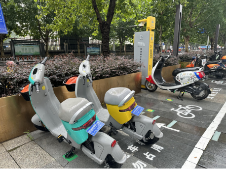 貓先生智能電動車無線充電樁合作，垃圾分類設(shè)備廠家